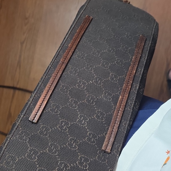 Gucci Brown Shoulder Bag with Gold Chain - Picture 8 of 13